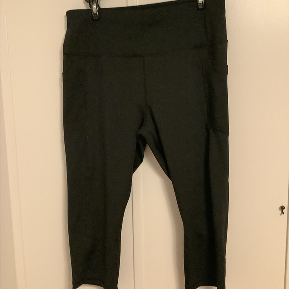 Avin Capries - Picture 1 of 2